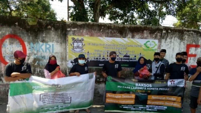 NU Care-LAZISNU Jember Bagikan Sembako untuk Warga Terdampak Corona