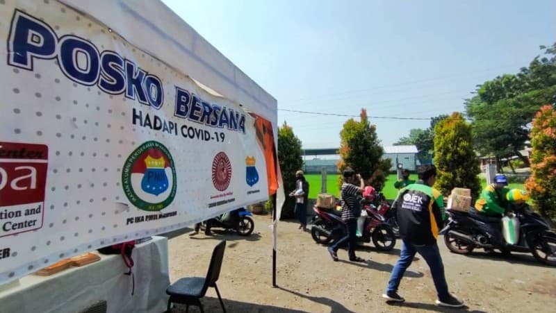 Libatkan Ojek Online, Gusdurian Pasuruan Kirim Paket Sembako