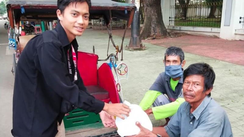 Cara Mahasiswa UIN Banten Bantu Warga Terdampak Covid-19 di Kota Serang