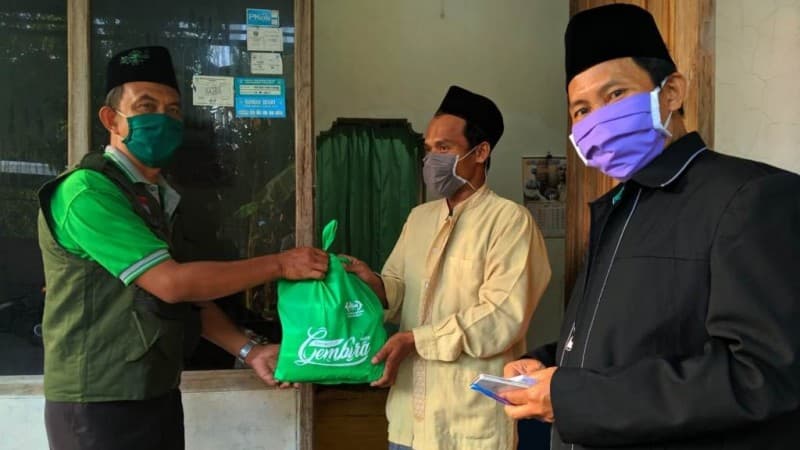 NU Care-LAZISNU Madiun Kirim Paket Sembako di Empat Kelurahan