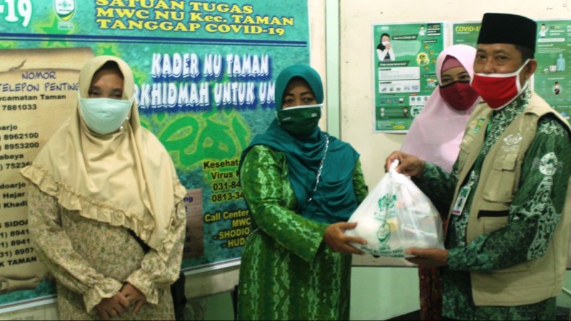 NU di Sidoarjo Bagikan Sembako untuk Guru Ngaji dan Marbut