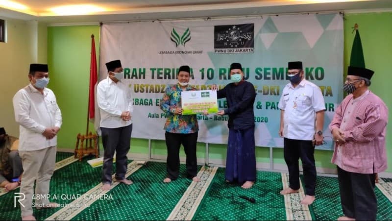 Lembaga Ekonomi Umat MUI dan PWNU DKI Bagikan 10 Ribu Sembako untuk Ustadz dan Ustadzah