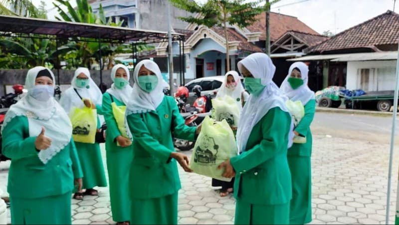 Sembako Bantuan Ketum Fatayat NU Sapa Guru Ngaji di Tulungagung