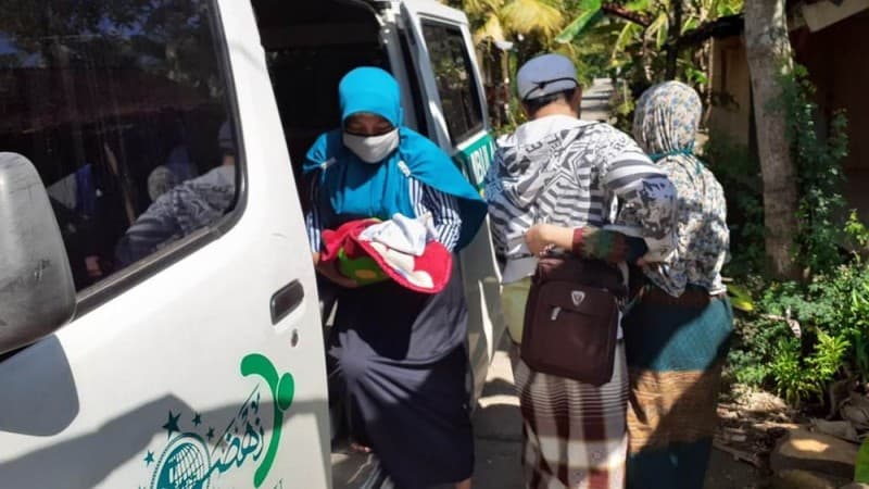 TRC LAZISNU Kendal Bantu Masyarakat yang Butuh Pertolongan Segera