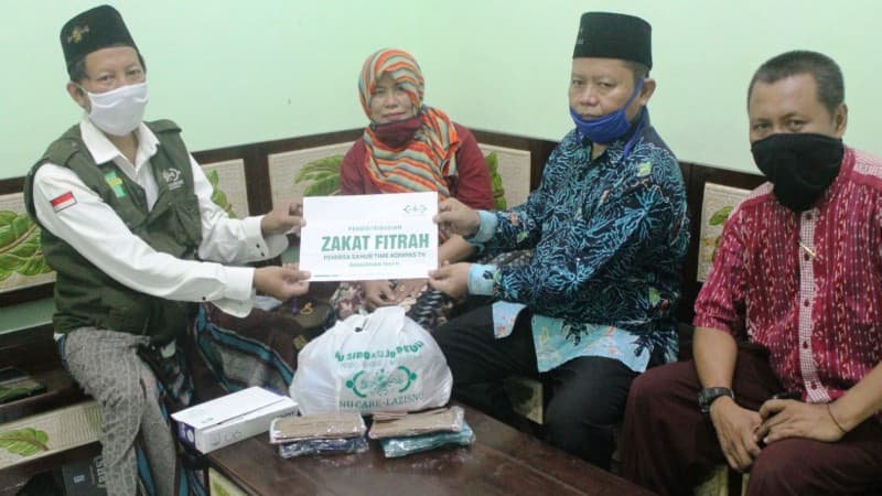 Peduli Nasib Tukang Kebun Sekolah, LAZISNU Sidoarjo Kirim Santunan