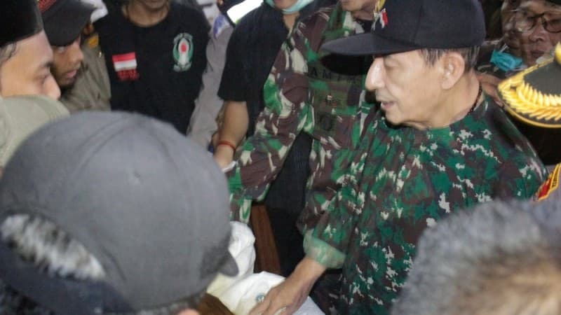 Serahkan Zakat Fitrah 230 Ton Beras, Habib Luthfi: Indonesia Harus Kuat