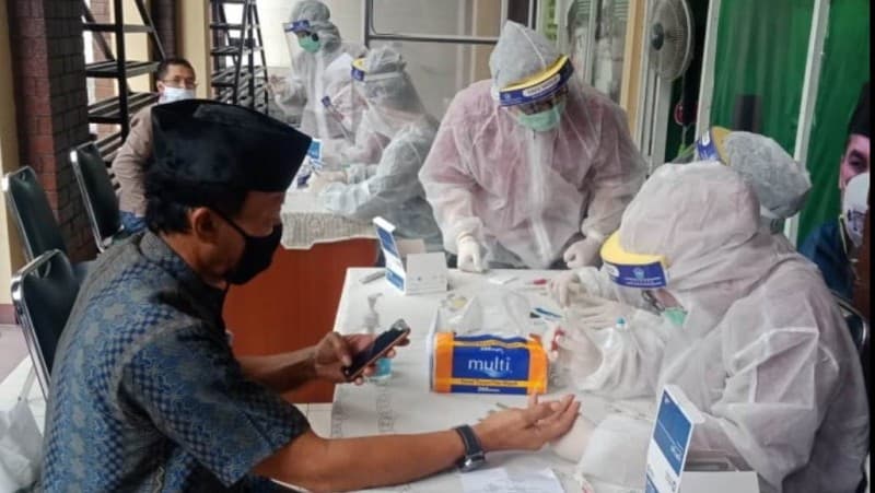 Cegah Penyebaran Covid-19, Ratusan Warga Ikuti Rapid Test di PBNU