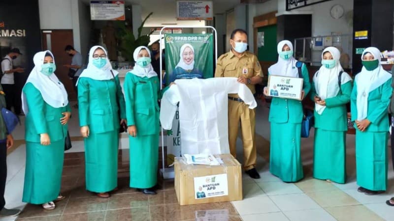 Kawal Tim Medis Hadapi Normal Baru, Ketum Fatayat NU Kirim Bantuan