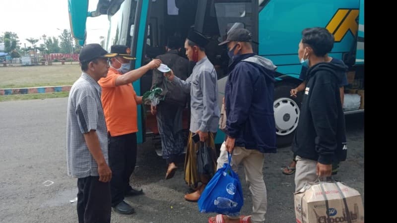 NU Peduli Pringsewu Dampingi Santri Sarang Kembali ke Pesantren