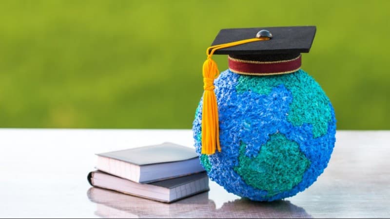 Mendikbud Wajibkan Mahasiswa Menempa Diri di Luar Kampus Selama Setahun