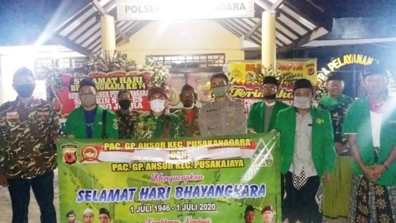 Ketika Kader Ansor-Banser di Subang Sambangi Polsek Tengah Malam