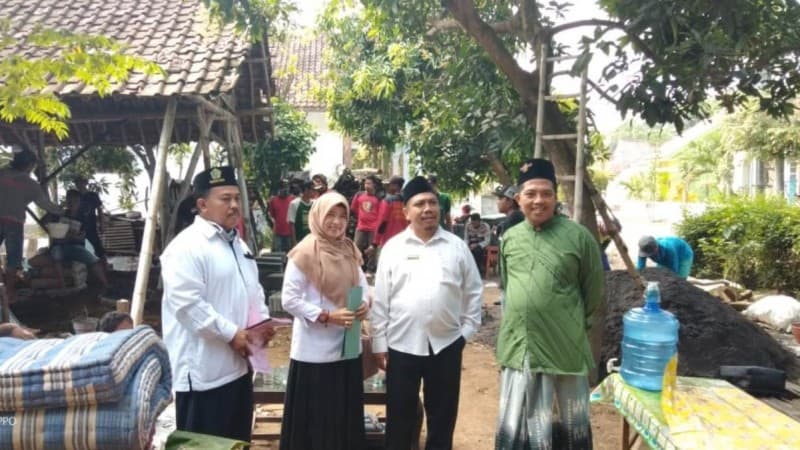 Di Tengah Wabah Corona, NU Kencong Renovasi Rumah Warga