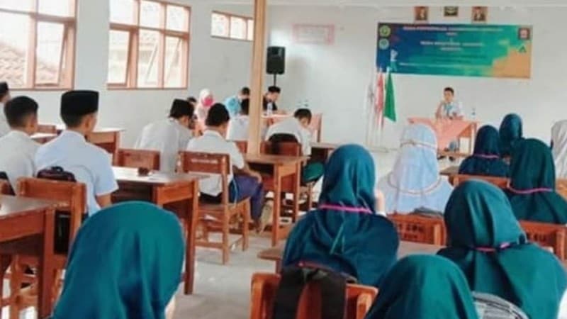 SMK Bustanul Ulum Tasikmalaya Berlakukan Batik IPNU dan IPPNU Seragam Murid