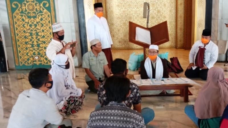 Ikrar Lima Muallaf di Masjid Nasional Al-Akbar Perhatikan Protokol Kesehatan