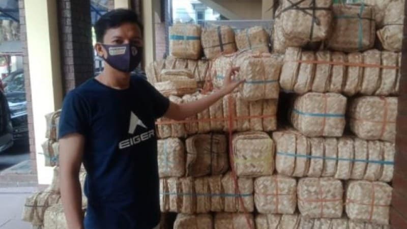 Hindari Sampah Plastik, Distribusi Daging Kurban LAZISNU Gunakan Besek Bambu