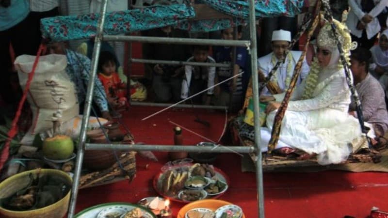 Interaksi Keberagamaan pada Tradisi Gaok, Bobotan, dan Ngukus