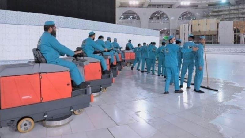 Di Masa Pandemi, Masjidil Haram Disterilisasi 10 Kali Setiap Hari