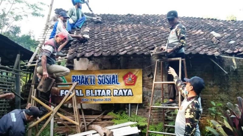 Ansor dan Banser Lawas di Kawasan Blitar Rehab Rumah Janda