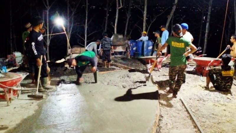 Anggota Ansor Kalidawir Tulungagung Sumbangkan Honor Kerja ke Organisasi