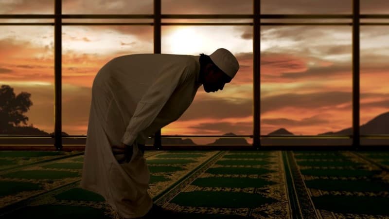 Ini 10 Jenis Orang yang Shalatnya Tidak Diterima