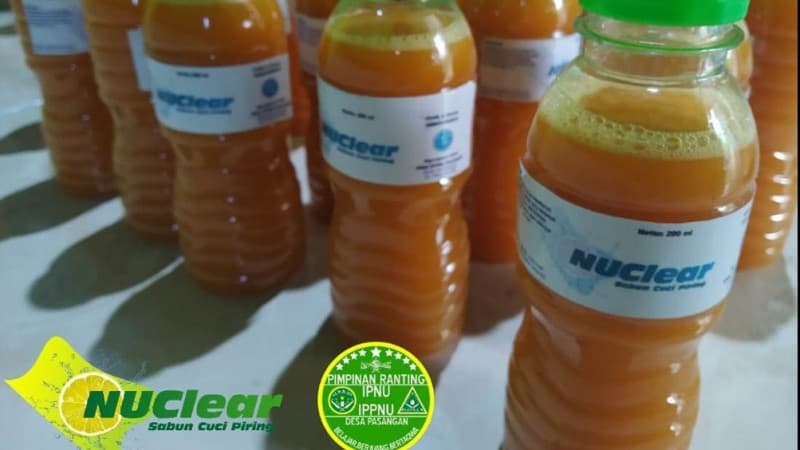 Manfaatkan Limbah Jeruk Peras, IPNU-IPPNU di Tegal Ciptakan Sabun Cuci Piring 'NUClear'