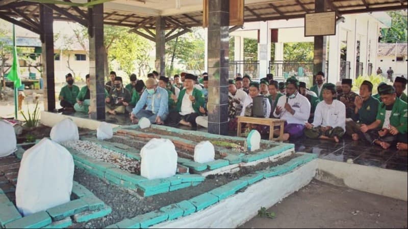 Awali Kegiatan, Rijalul Ansor Tegal Ziarahi Tokoh NU