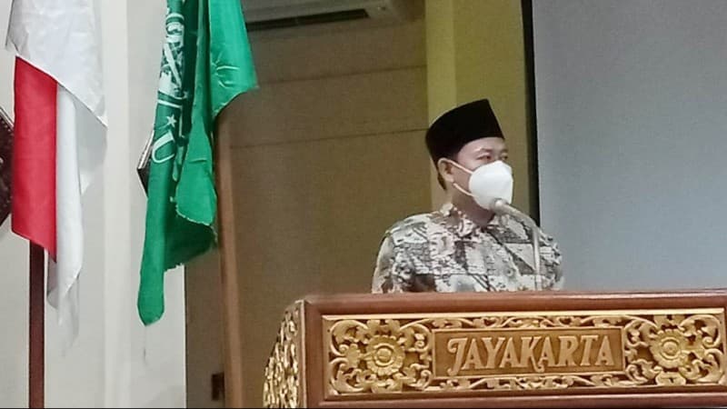 Ketua Umum Serikat Nelayan NU Serahkan Bantuan Nelayan di Lombok Barat