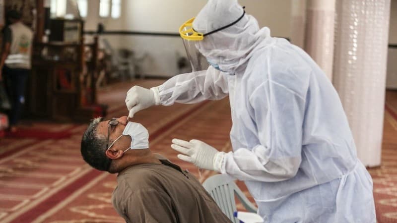 Israel Rusak 100 Ribu Unit Tes Swab Covid-19 di Wilayah Palestina