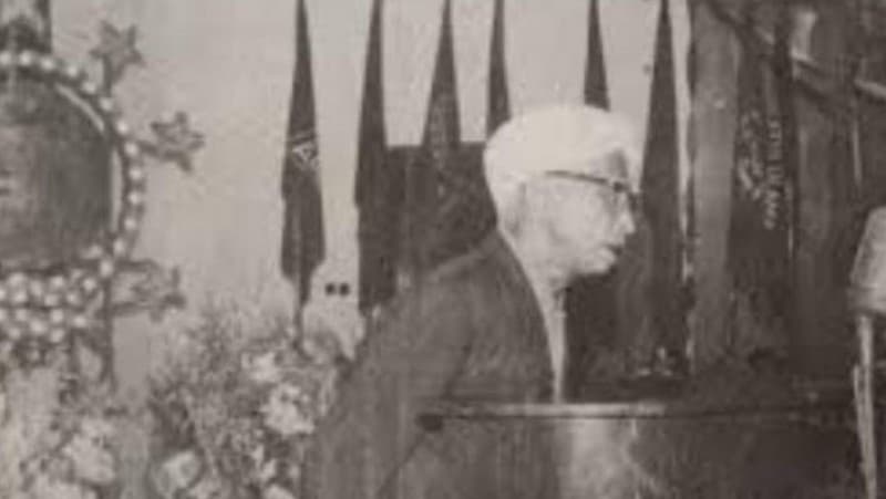 Soekarno Minta Pertimbangan Mbah Wahab dalam Pembebasan Papua Barat