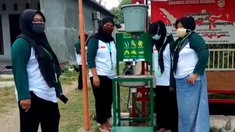 LPBINU Kota Kediri dan Sidoarjo Bagikan Tempat Cuci Tangan dan Pengukur Suhu