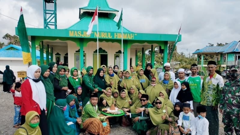 Tumpeng Polo Pendem Meriahkan Tradisi Hari Santri di Mimika