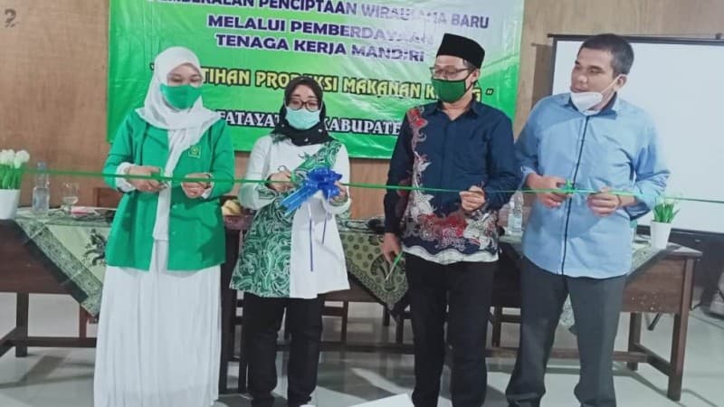 Fatayat NU Bogor Adakan Pelatihan Produksi Makanan Ringan