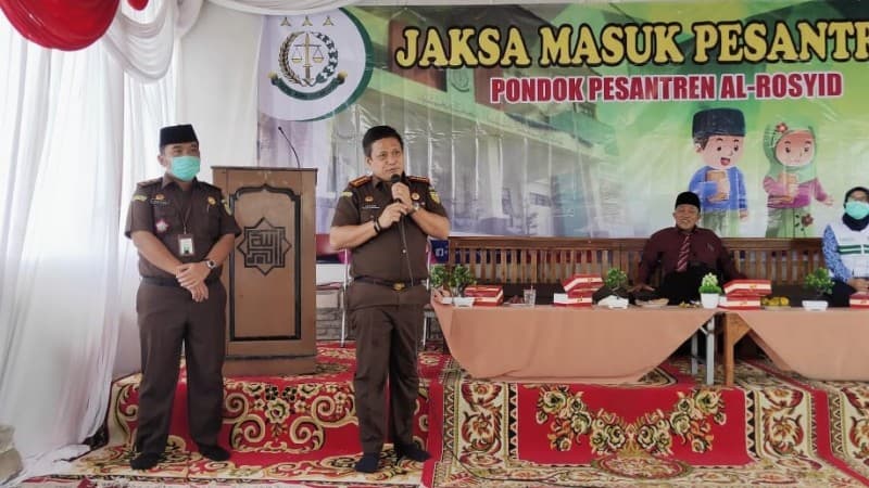 Santri Pesantren Al-Rosyid Bojonegoro Ngaji Hukum Bersama Kejari