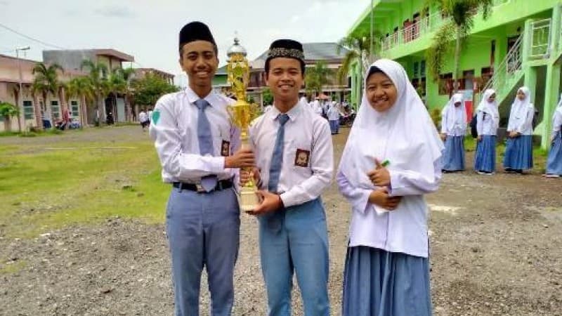 Santri Nuris Jember Temukan Kandungan Etanol di Limbah Tembakau