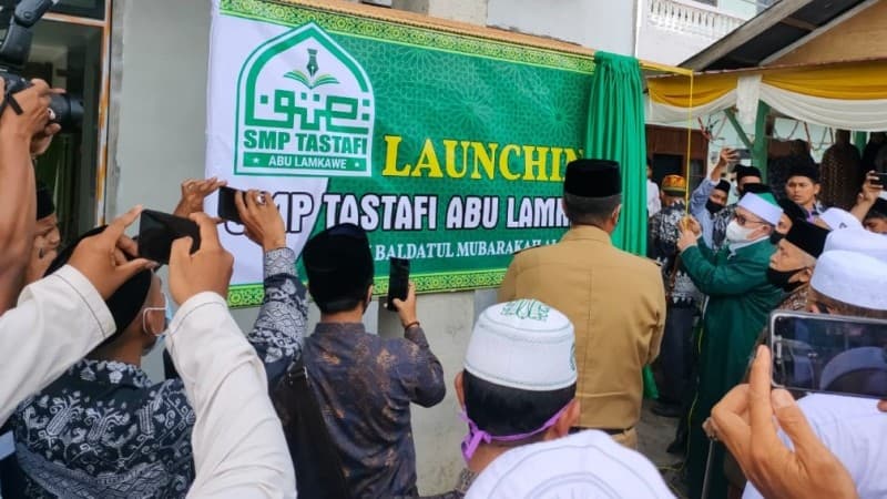 Pemimpin Dayah MUDI Mesra Luncurkan SMP Tastafi Abu Lamkawe