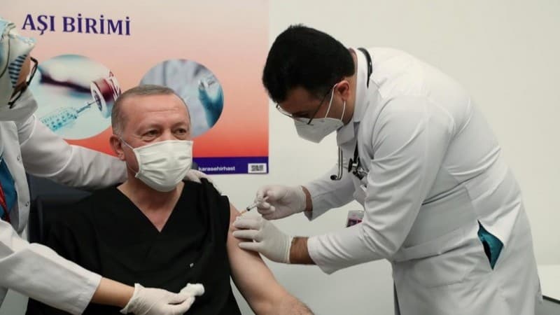 Televisi Siarkan Detik-detik Erdogan Disuntik Vaksin Sinovac