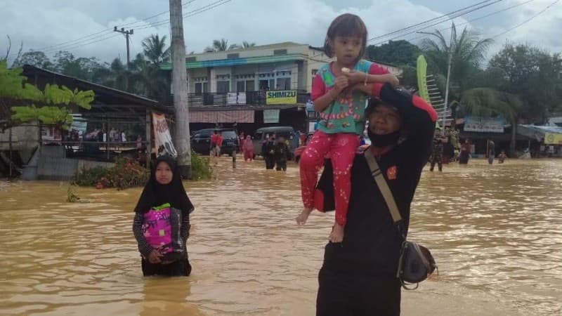 838 Personel Banser Kalsel Dikerahkan Bantu Warga Terdampak Banjir