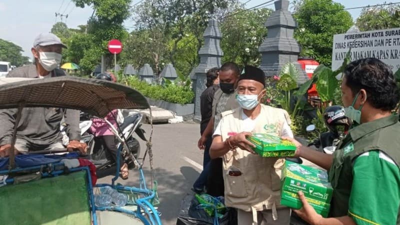 Jumat Berkah, Cara LAZISNU Kota Surabaya Berbagi kepada Duafa