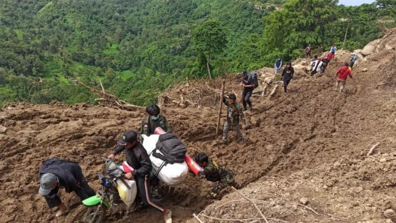 Perjalanan Banser Kirim Bantuan ke Desa Terisolasi Pasca-Gempa Sulbar