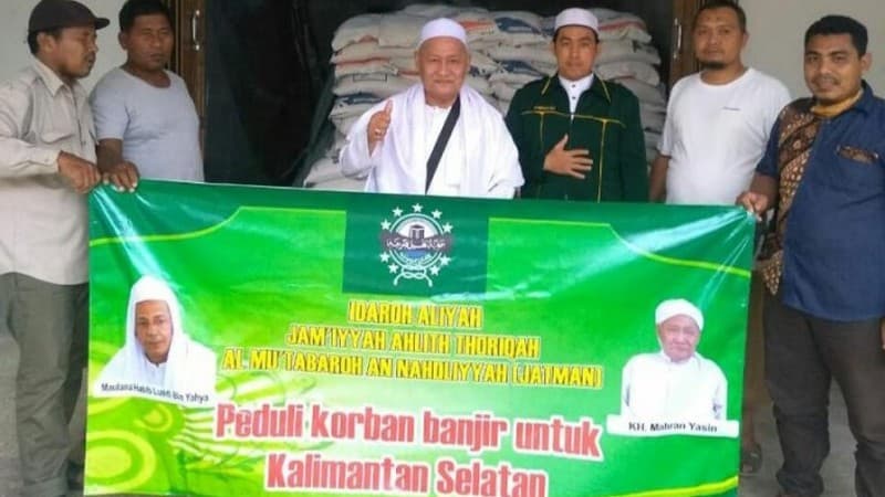 Habib Luthfi Sumbang 4 Ton Beras untuk Warga Terdampak Banjir di Kalsel