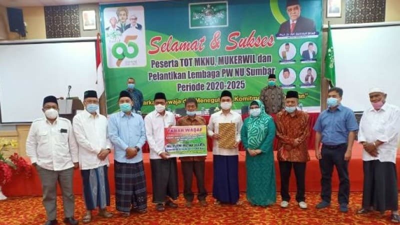 Di Muskerwil PWNU Sumbar, PCNU Lima Puluh Kota Terima Wakaf Tanah