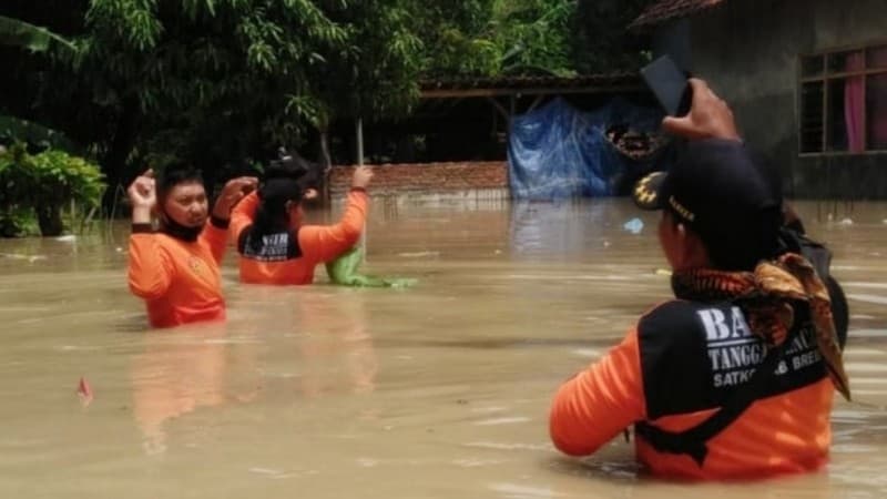 Tanggap Darurat Bencana, Banser Brebes Terjunkan Personel di Titik Bencana