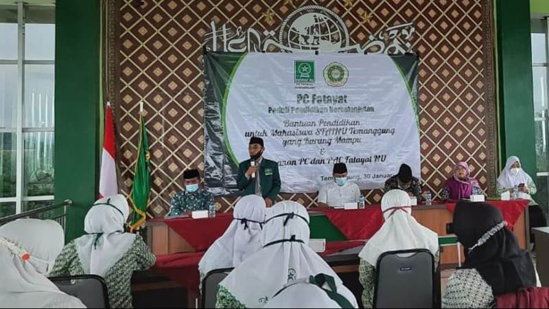 Peduli Mahasiswa, Fatayat NU Temanggung Beri Beasiswa