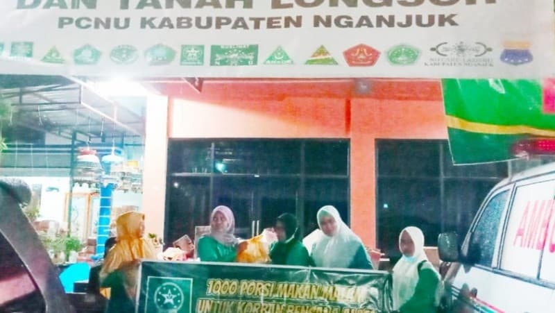 Fatayat NU Madiun Kirim Seribu Paket Makan Malam ke Nganjuk