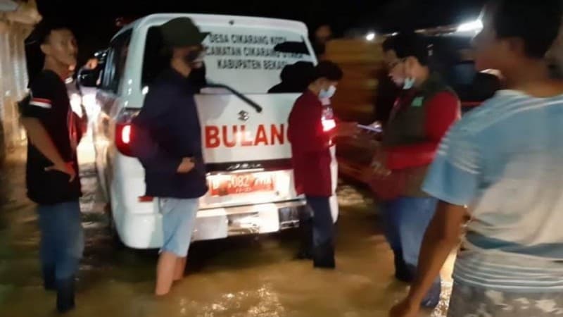 Hingga Malam, Relawan NU Salurkan Bantuan untuk Warga Terdampak Banjir Bekasi
