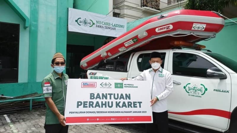 LAZISNU Salurkan Perahu Karet ke Tiga Provinsi Terdampak Banjir