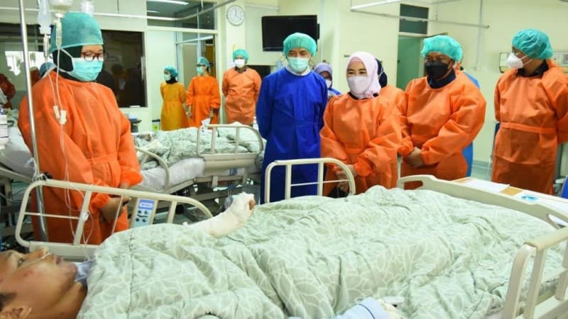 Dirut Pertamina Temui Pasien Terdampak Insiden Tangki Balongan