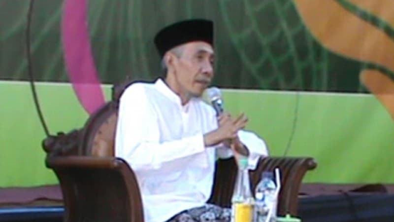 KH Ubaidillah Shodaqoh: Pondok Pesantren Soko Guru Pendidikan