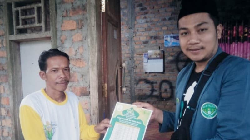 Sambut Ramadhan, Pelajar NU Banjit Way Kanan Bagikan Jadwal Puasa dan Bersih-bersih Masjid