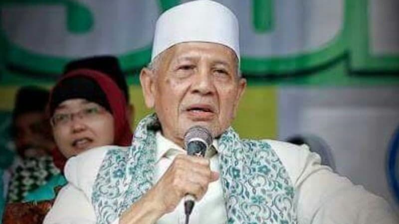 Innalillahi, Ulama Kharismatik Kudus KH Sya’roni Ahmadi Wafat